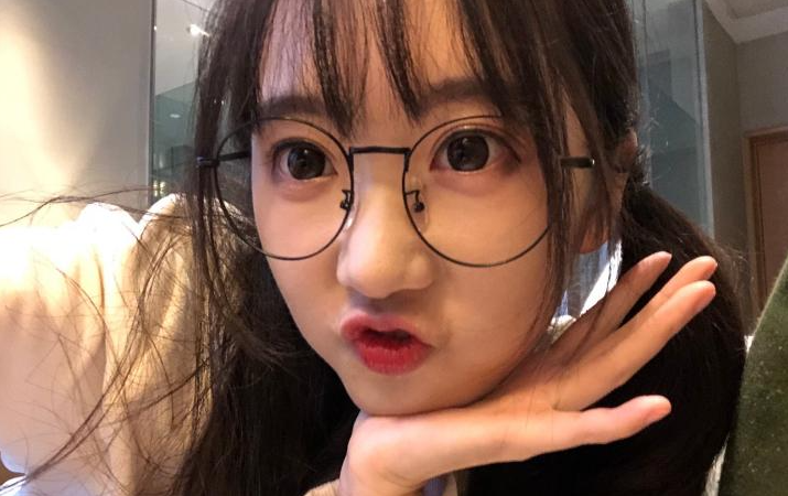 吕德华遇到公主以为是景慧,点开头像反复观摩多次,却神似瓜妹!