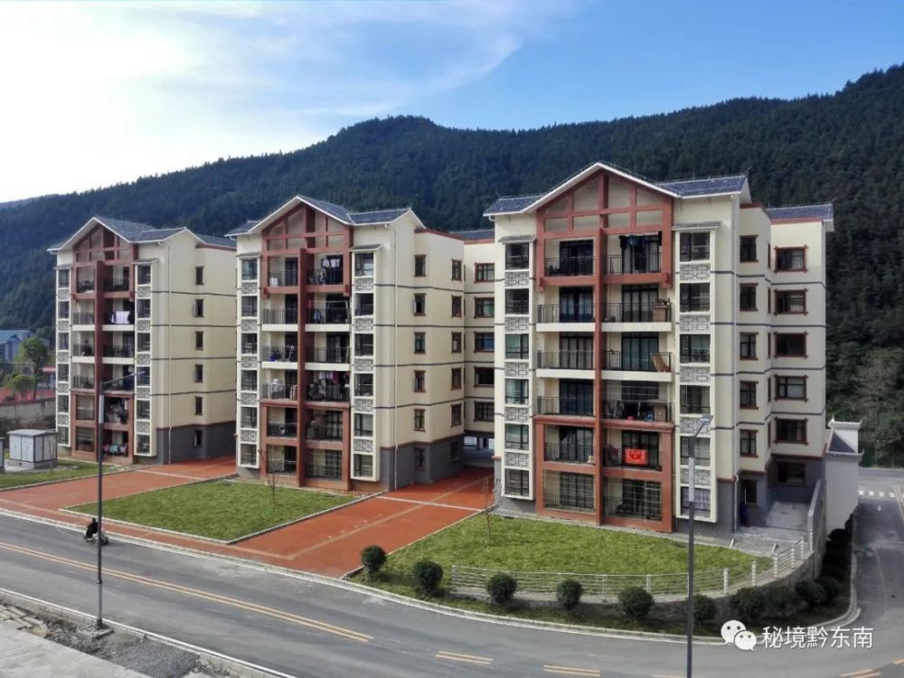 潘寨大公田社区一角潘寨大公田易地搬迁安置点远眺潘寨大公田社区产业