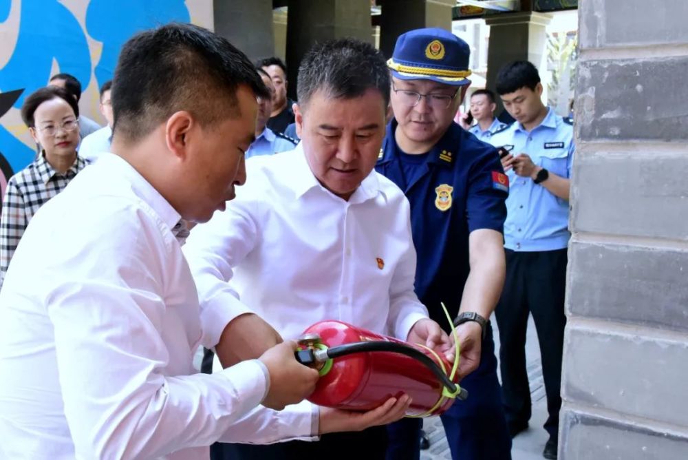 七里河区委区政府主要领导带队检查全区安全生产工作_腾讯新闻