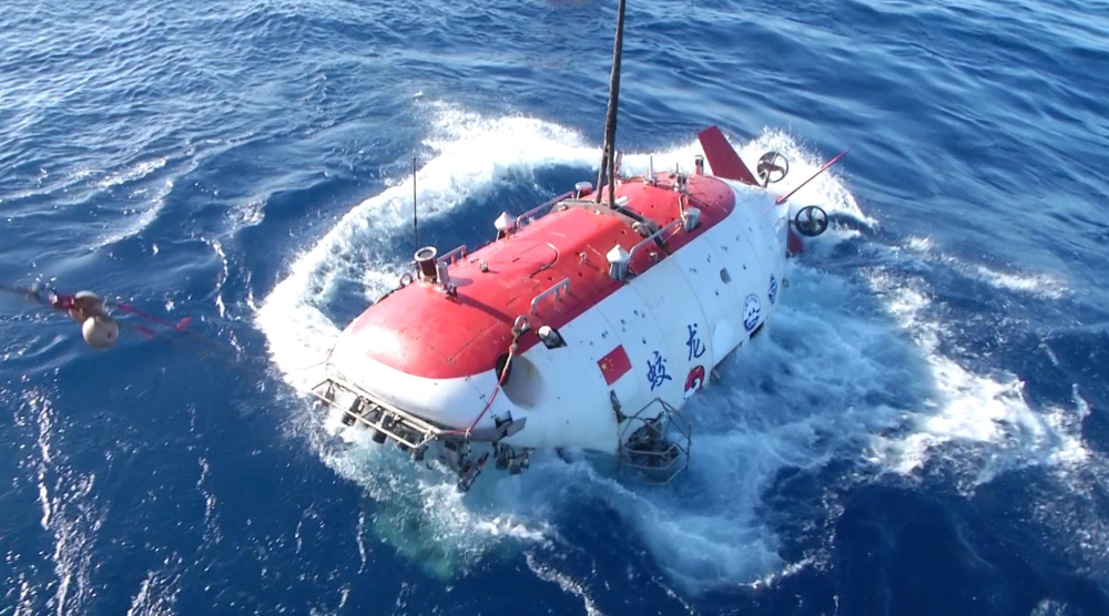 蛟龙号深海勇士号奋斗者号中国载人潜水获大成功最深1w米