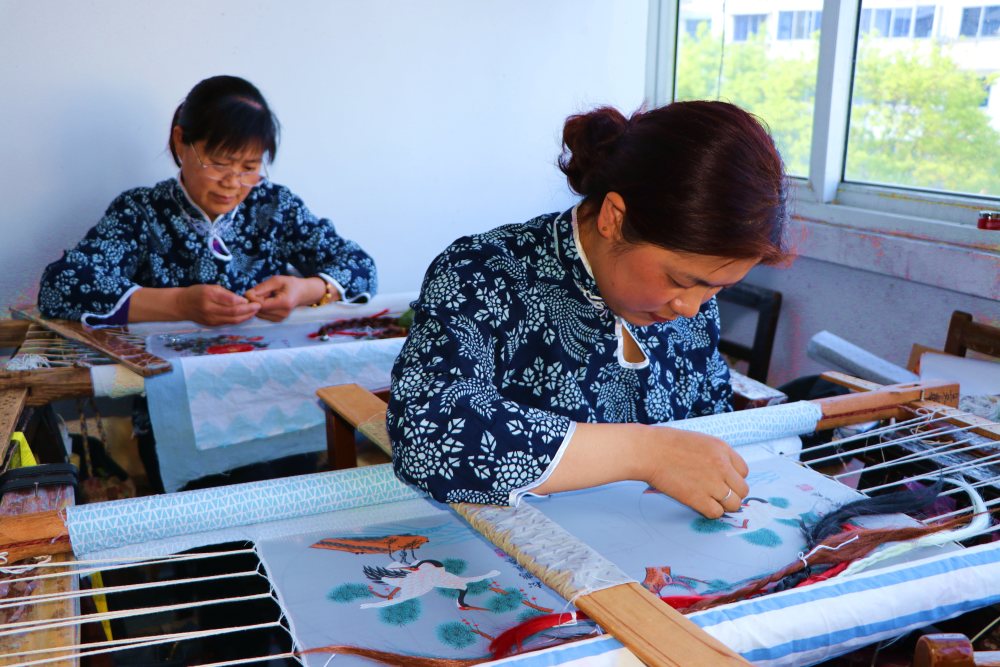 东台发绣:打破"身体发肤受之父母"的枷锁_腾讯新闻