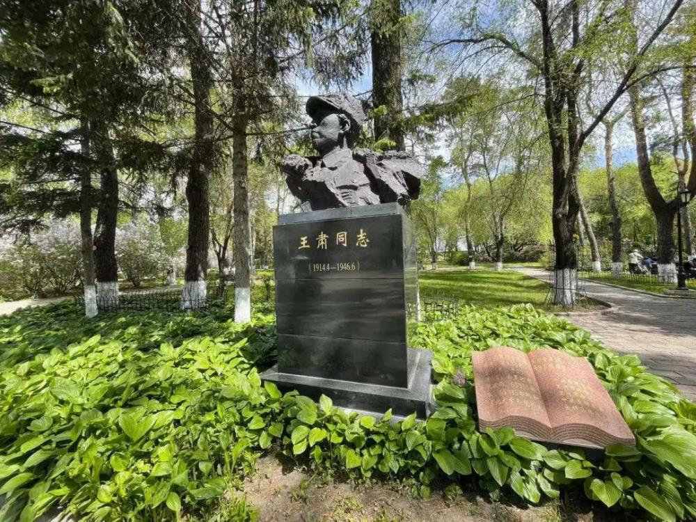 从东方红到太阳升闪耀革命光辉的王肃公园