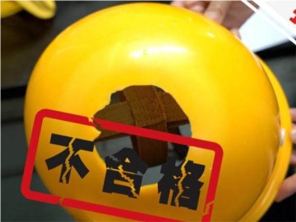 他是一线的建筑工人,却凭一顶安全帽走红网络,为此差点丢了工作