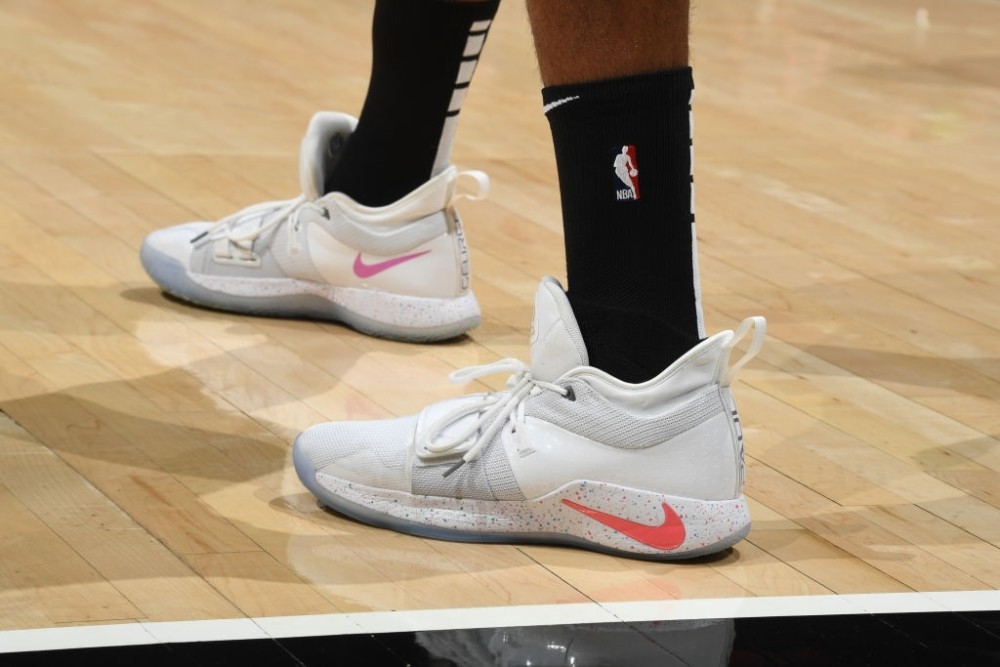 nba球员上脚字母哥球鞋一般般特雷杨1代有点乏善可陈