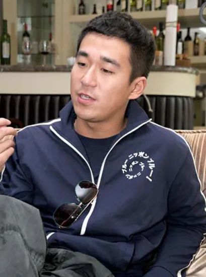 而第三者,传说是中戏表演系系主任黄定宇.