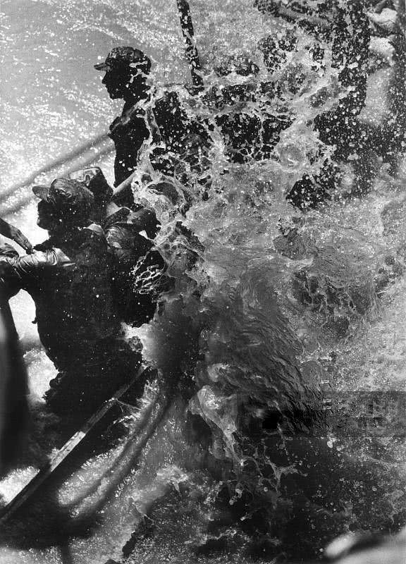 98抗洪老兵纪实九江决堤战士们跳入洪水用血肉筑起坚固堤坝