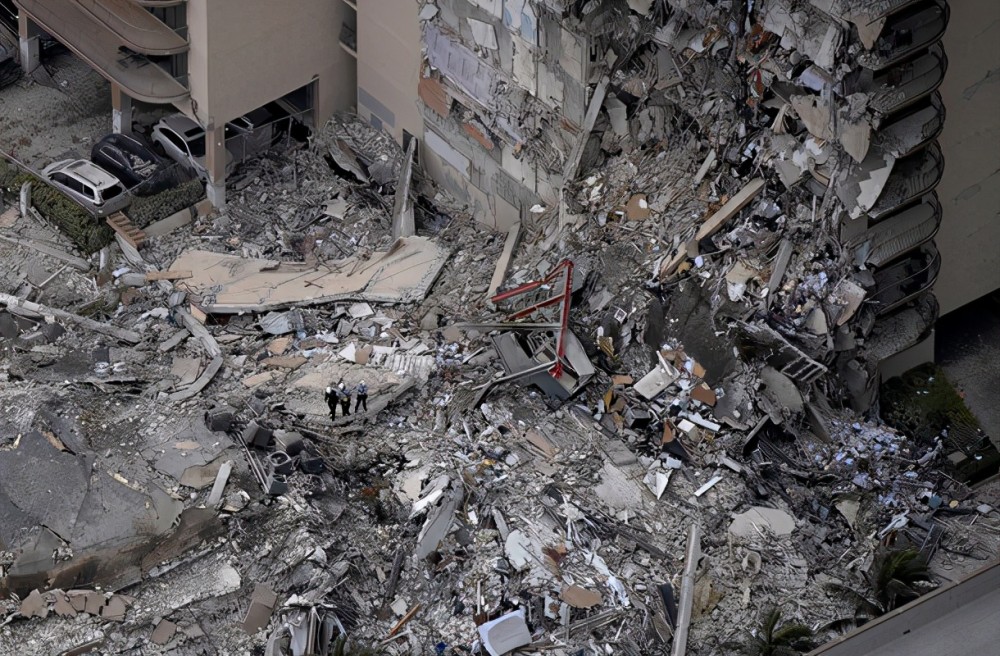 美国公寓倒塌拜登犯难摇摆州救援以人为本生命至上