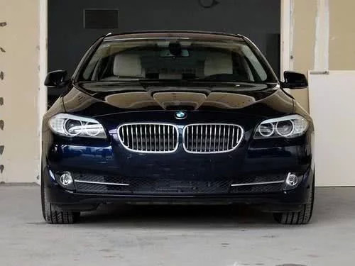 47 8万买辆宝马530 4s店就送一保温杯 车主转身就给了保洁阿姨 腾讯新闻