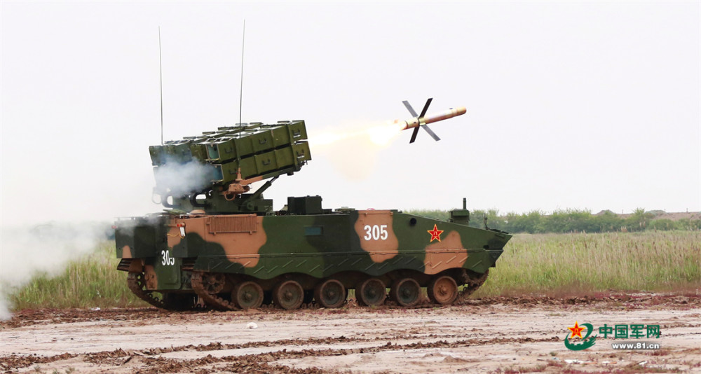 黄海之滨陆军炮兵防空兵学院学员进行实弹射击考核