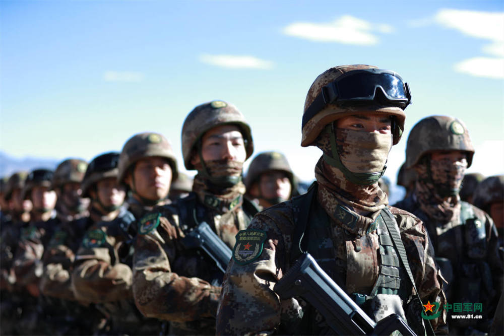 点赞西宁联勤保障中心党委机关慰问大礼包暖兵心