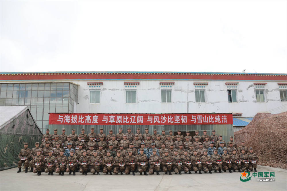 点赞西宁联勤保障中心党委机关慰问大礼包暖兵心