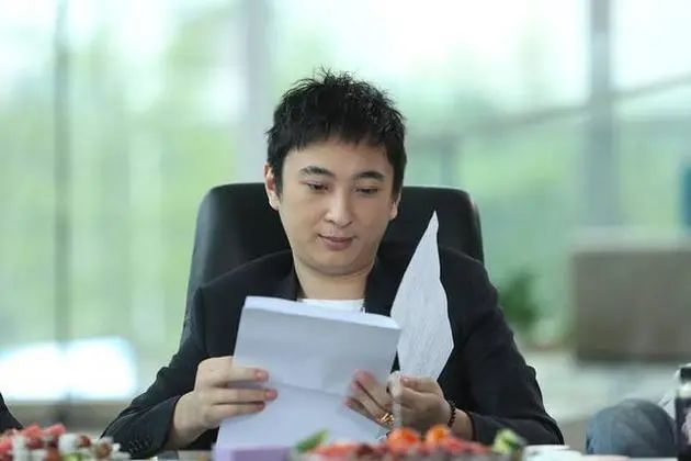 熊趣娱乐：王思聪落魄了？以前骂范冰冰，现在却和不入流网红开