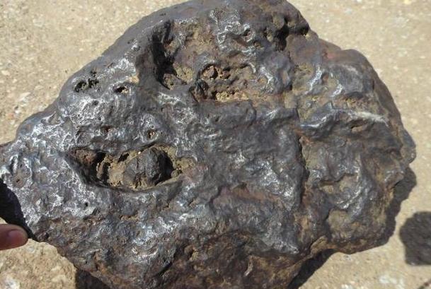 陨石价值有多高?贵州90后"猎陨"女孩,5年捡400公斤陨石