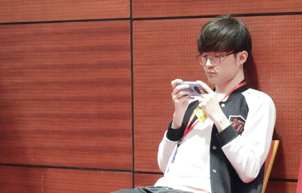 轻取lck豪门gori赛后做挑衅手势羞辱t1并致敬faker