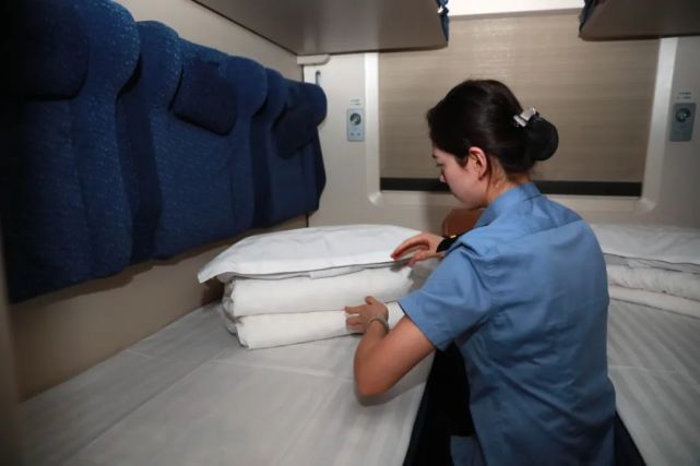 7月2日起西安北至乌鲁木齐开行d2701次动卧列车,为兰新高铁跨新疆