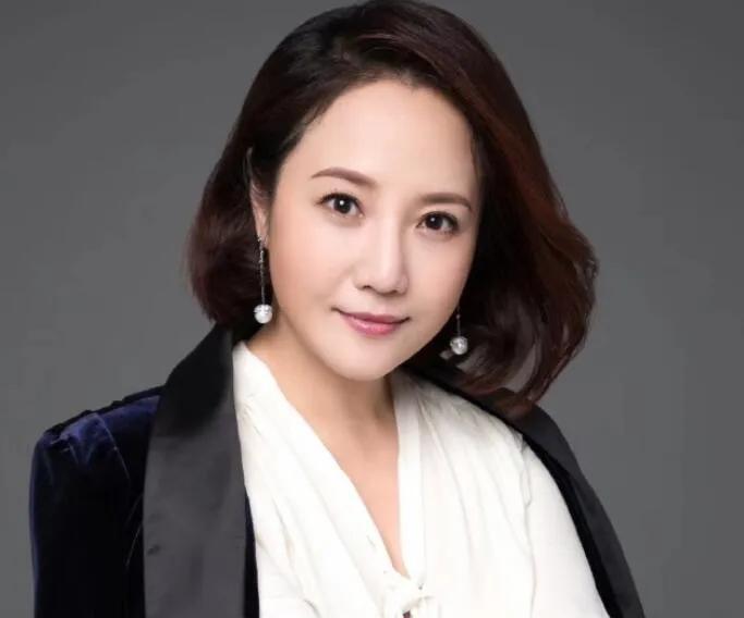 昔日《630新闻》主持人现状,陈少辉和江雪鸿幕后,徐洁不老女神_腾讯