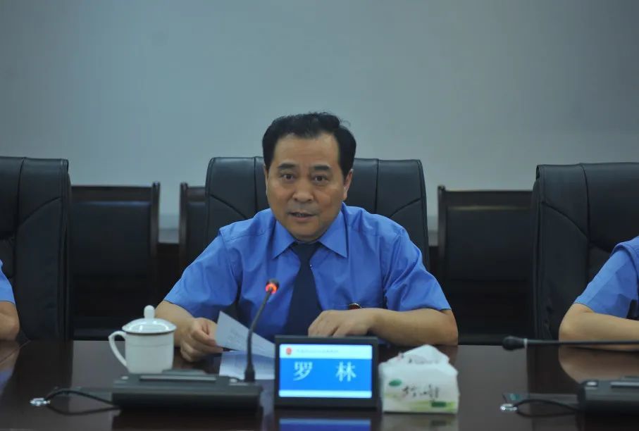 州院党组副书记,副检察长罗林主持会议,并向与会人员介绍了全州检察