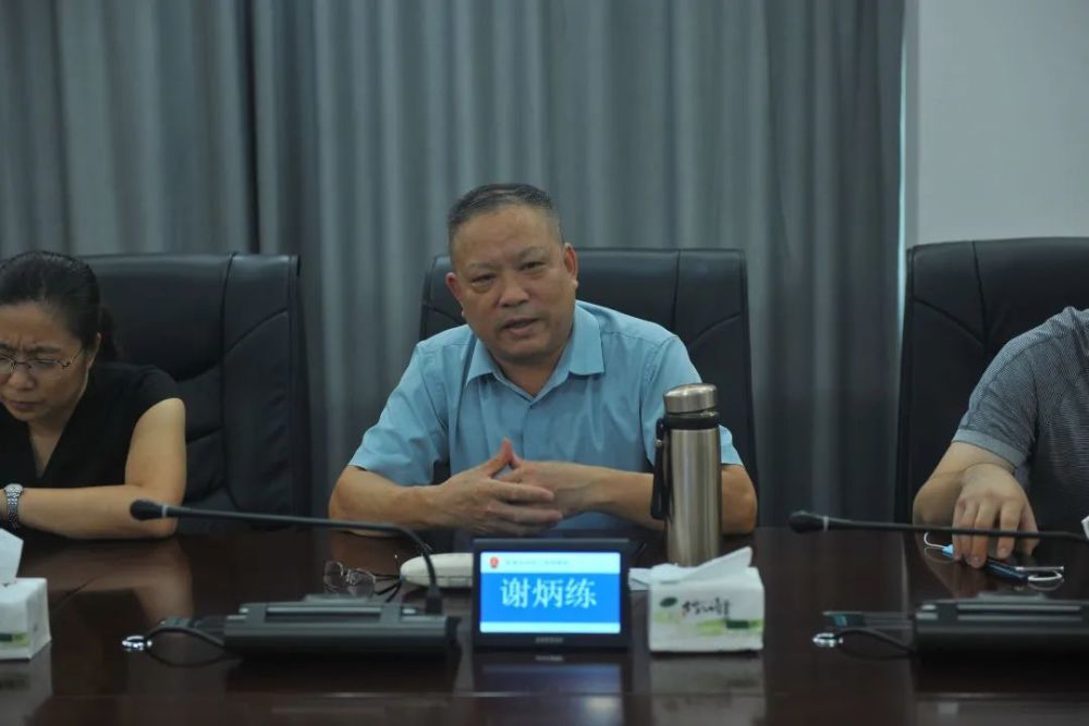 州院党组副书记,副检察长罗林主持会议,并向与会人员介绍了全州检察