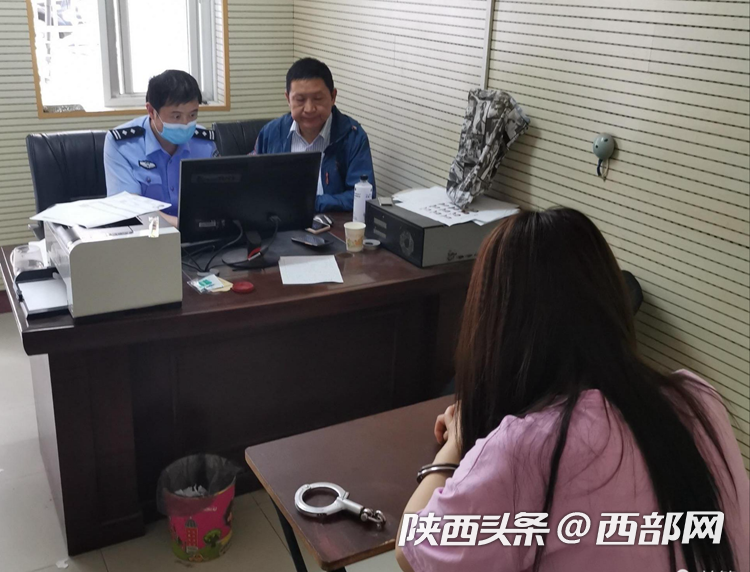 警方审问犯罪嫌疑人.