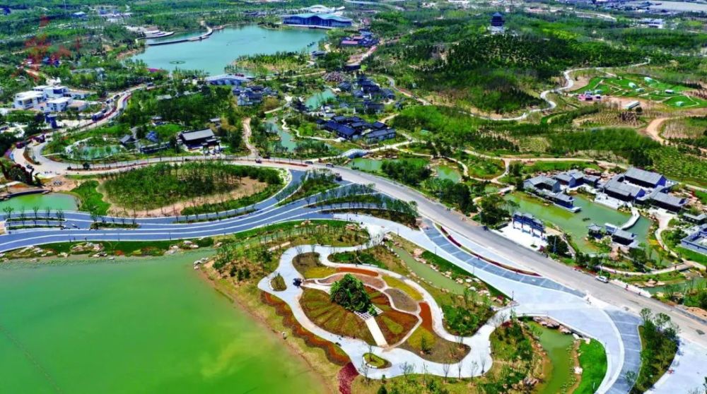 唐山园提炼唐山的三种色彩,以"红色记忆,绿色发展,蓝色梦想 "为设计