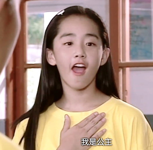 哥哥尹俊熙是全校女生心中的白马王子,她的爷爷是校董.