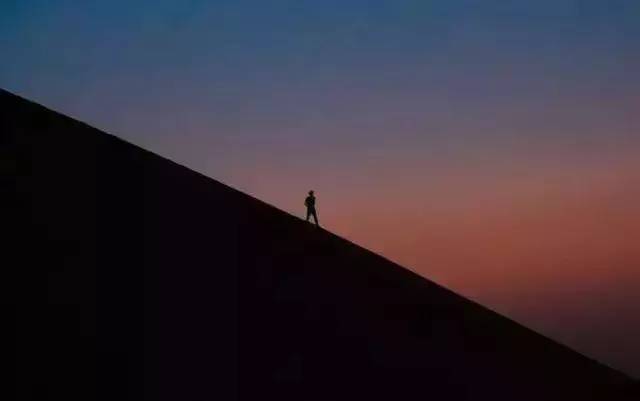 一组背影照,美的震撼心灵,看的时候你想到了谁?