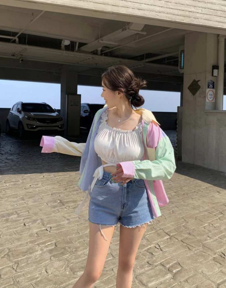 大胸女生夏季这么穿,又美又高级!