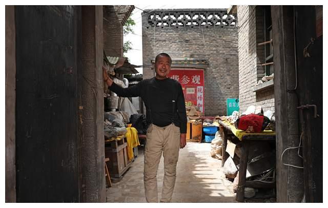 我问黄三,最贵的一块石头卖了多少钱?