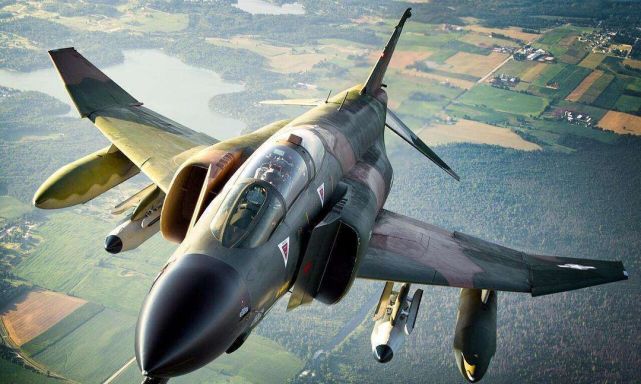 空战英豪苏制米格机的克星美军f4鬼怪战斗机