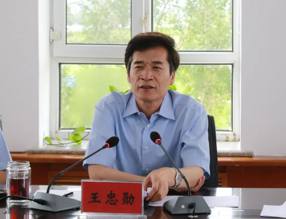 县委召开15届93次常委会会议