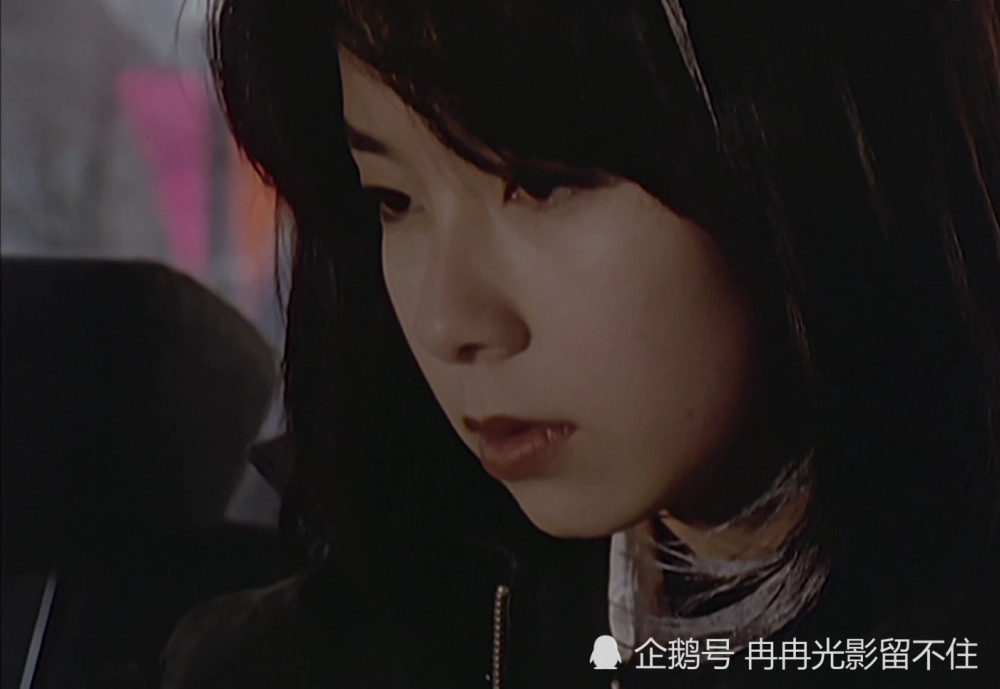 在《蓝色夜晚的回忆》这集出场的女主克里斯玛雅的颜值就非常的高,有