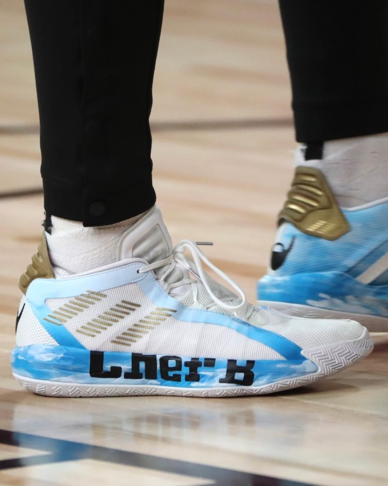 黄紫 NBA球星上脚：詹姆斯17黄紫配色太过亮眼，AJ34橙蓝配色全场最佳！