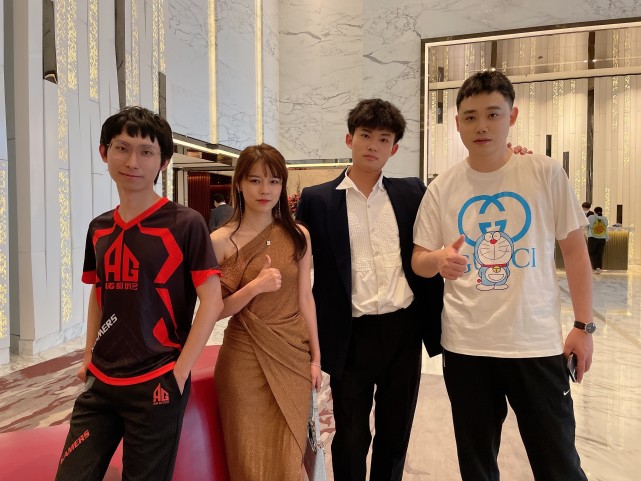 韩跑跑荣获年度最佳奖,含金量比梦泪还高,月光眼里全是羡慕!