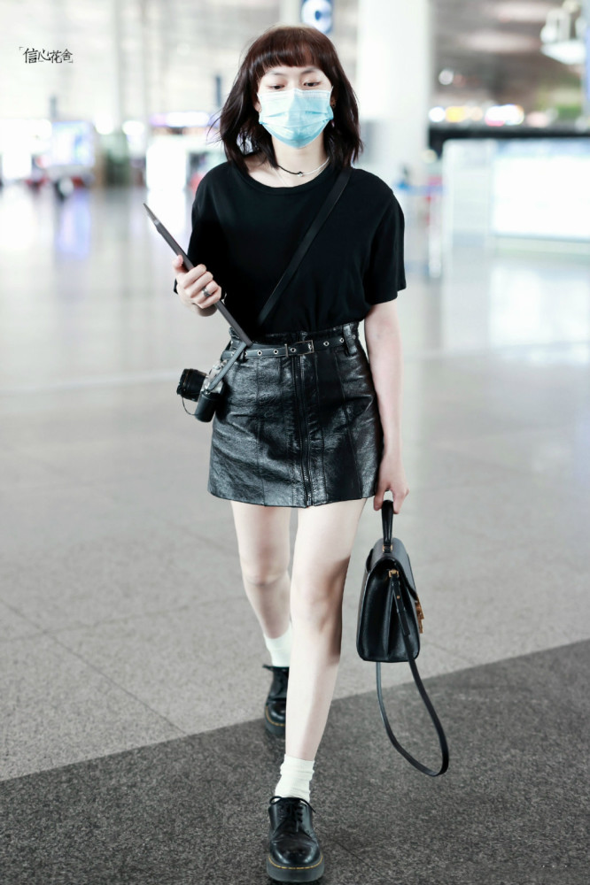 什么小白鞋凉鞋快放一边想变活力少女就应该穿这双布洛克鞋