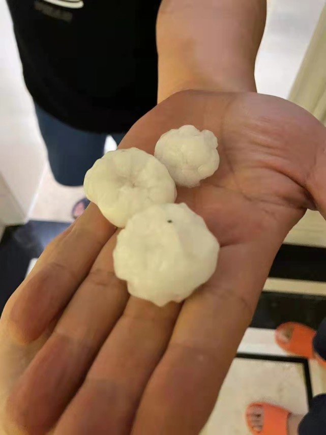 延庆昌平怀柔下冰雹了这么大个儿落了一地