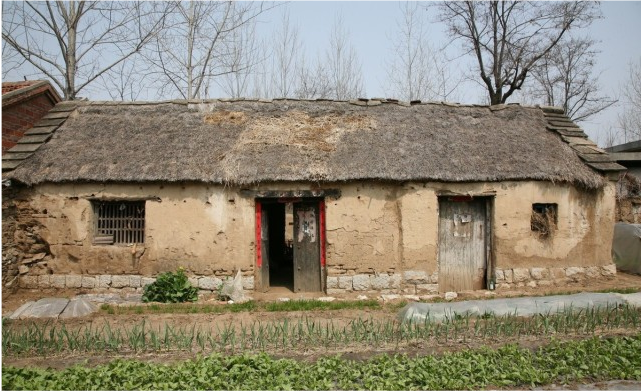 農村俗語寧住披頭房不住露骨屋何謂披頭房與露骨屋