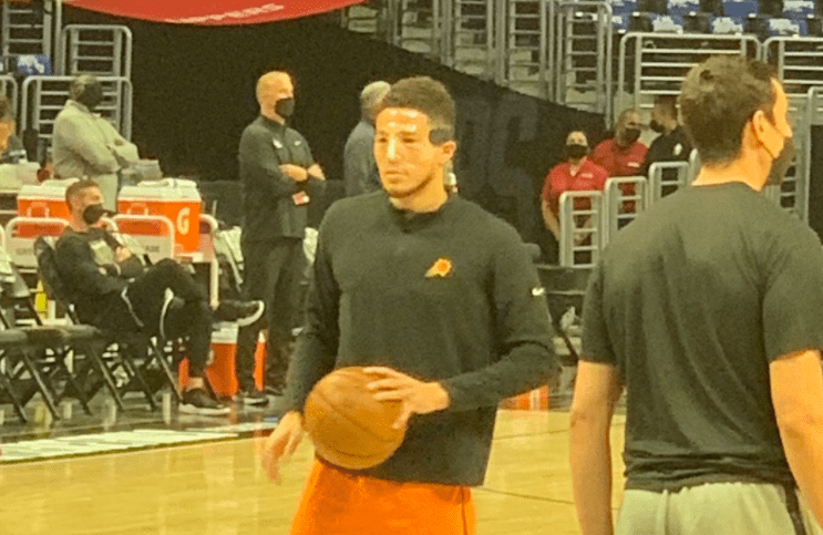 科比 NBA球星戴面具都啥样？布克咨询“面具侠”，詹姆斯黑色面具被禁