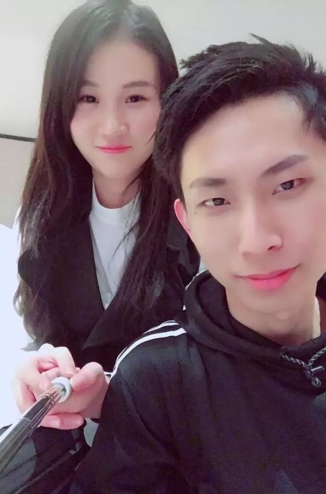 郝一点彻底放飞自我身材走形小肚子凸出很明显网友怀疑林锡要当爸了