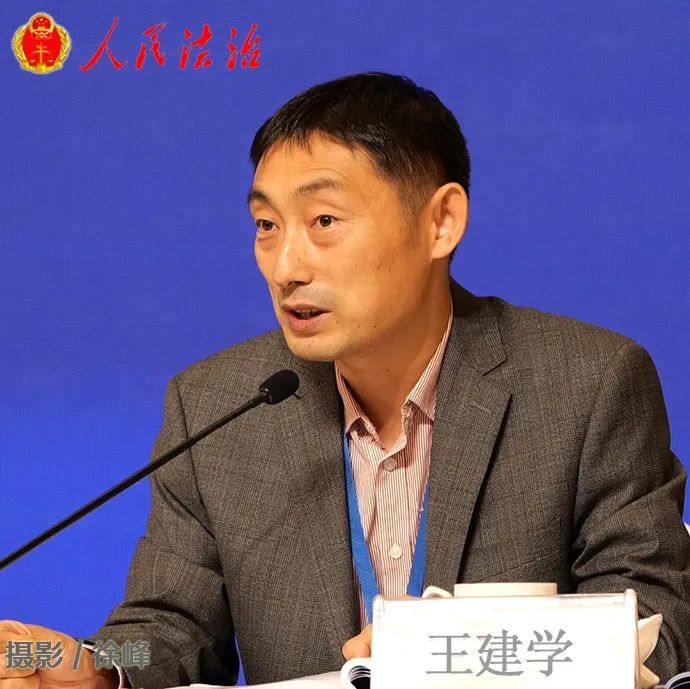 天津大学法学院教授王建学以《论突发公共卫生事件预警中的央地权限