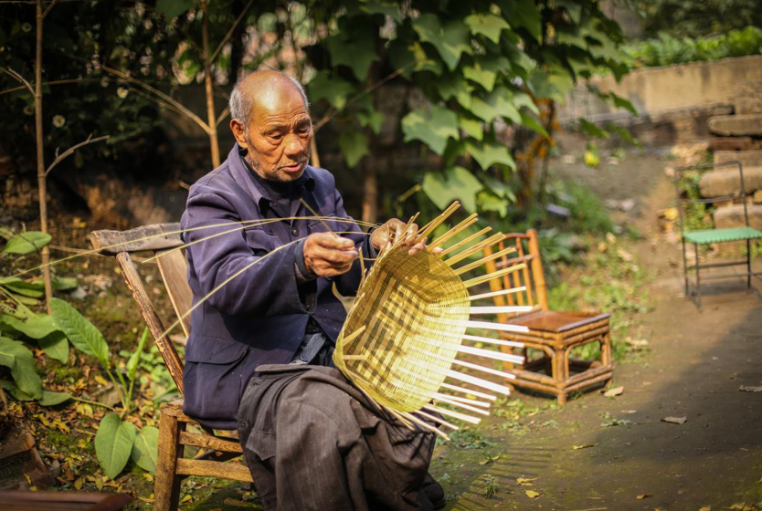 鲁迅的少年玩伴闰土晚年生活凄苦儿子后代却华丽蜕变