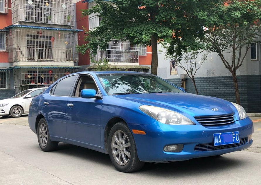 小伙花4万全款买辆04款雷克萨斯es300,无倒车影像也悠然自得