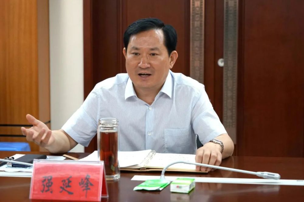 集团有限公司董事长邢海平一行就有关项目合作事宜进行了深入对接洽谈