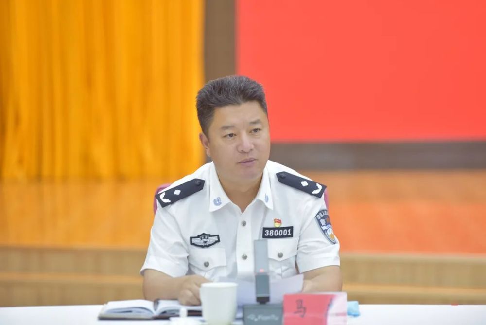 会上,天津市政法队伍教育整顿第五指导组组长黄永刚宣读了反馈意见.