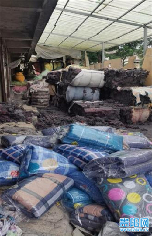 贵阳白云区查获一黑心棉生产窝点查处黑心棉棉絮制品480件