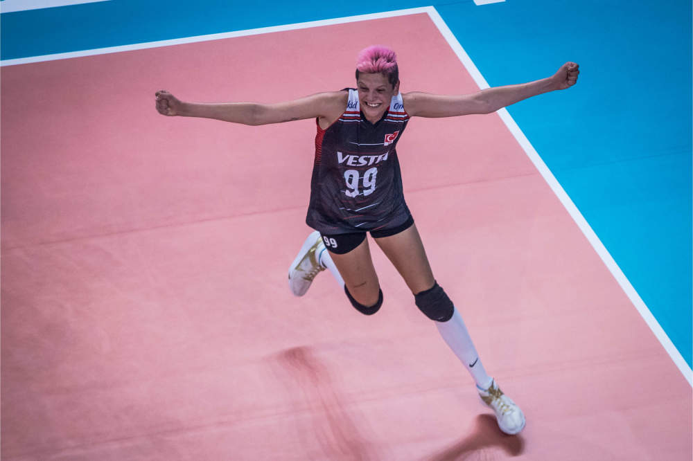 卡拉库尔特全面发威,进攻24分,拦网4分,发球得分1分,总共29分.