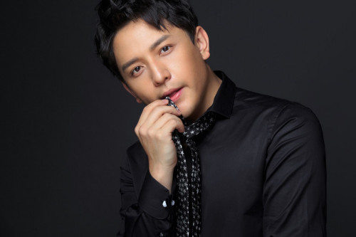 上海台主持接连辞职百克力成大赢家程雷获