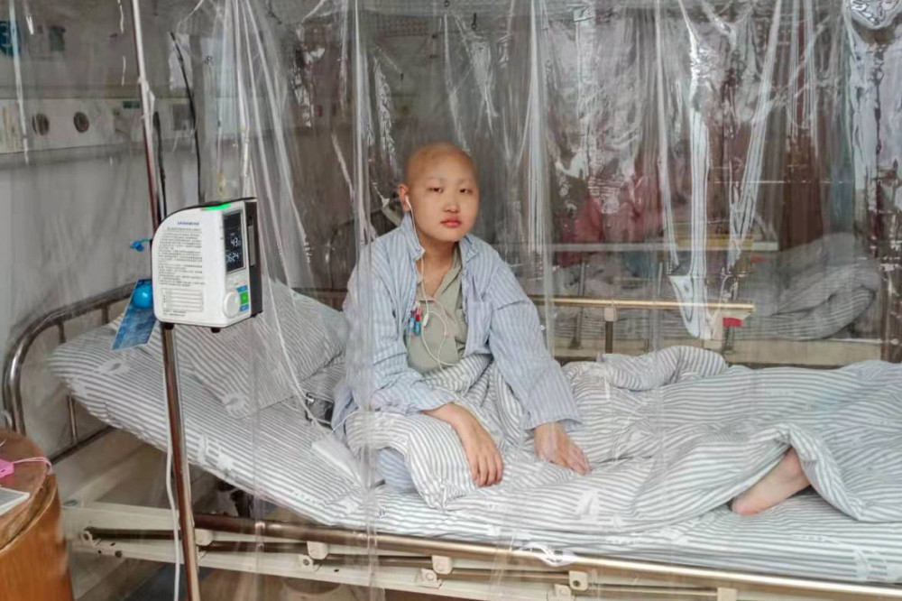 向在女儿面前装作若无其事的刘丹和丈夫刘永全再也忍受不住内心的悲痛