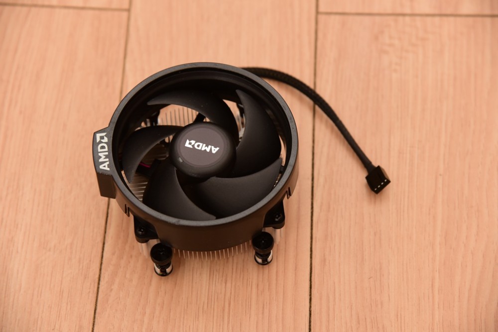 附带的原装散热器锐龙ryzen 5 5600x采用了最新的7nm工艺zen3架构,cpu