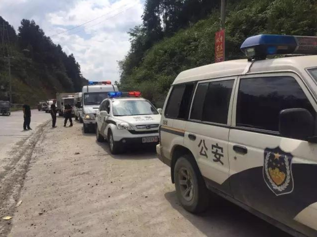 开封210大案10:尉氏县全民动员,村民上警车带路,张纪冬被抓获