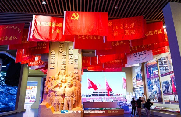 湖北广电记者探访党史展览馆感受百年辉煌 众多湖北元素亮相